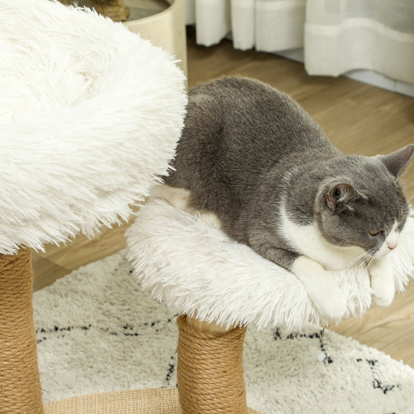 PawHut Katzenbaum, 61,5 cm, mit Katzenbett, Kratzpfosten, Sprungplattform, Spielzeugball, für Katzen bis zu 5 kg, Weiß