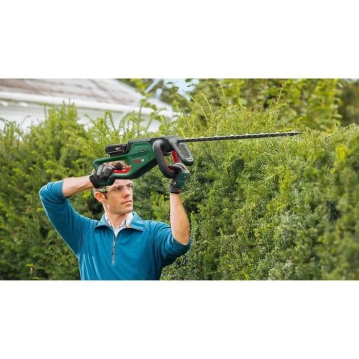 UniversalHedge Cut 18-55 cordless hedge trimmer with 2 Bosch batteries