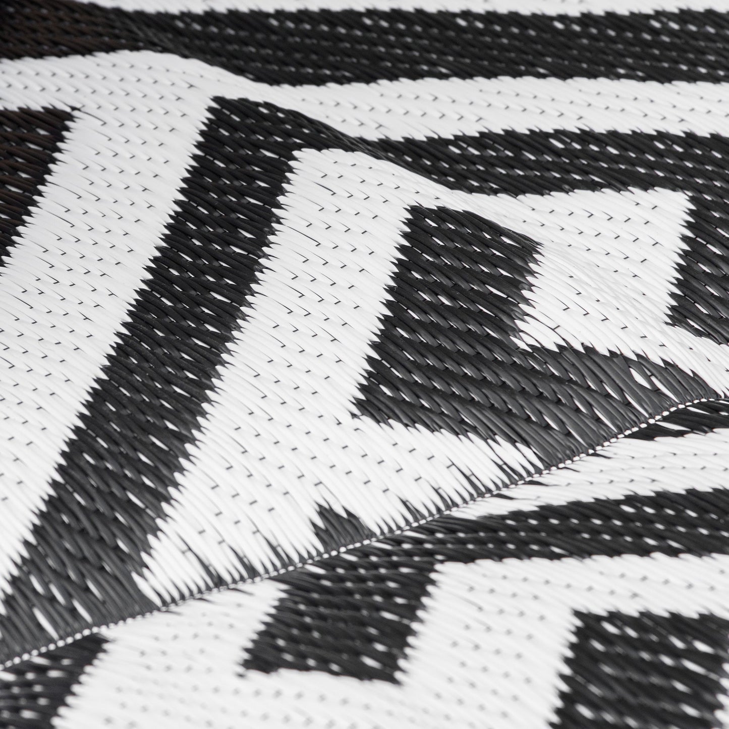 Outsunny Outdoor-Teppich, beidseitig nutzbar, strapazierfähig, Rand gegen Ausfransen, schwarz+weiß, 152 x 243 cm