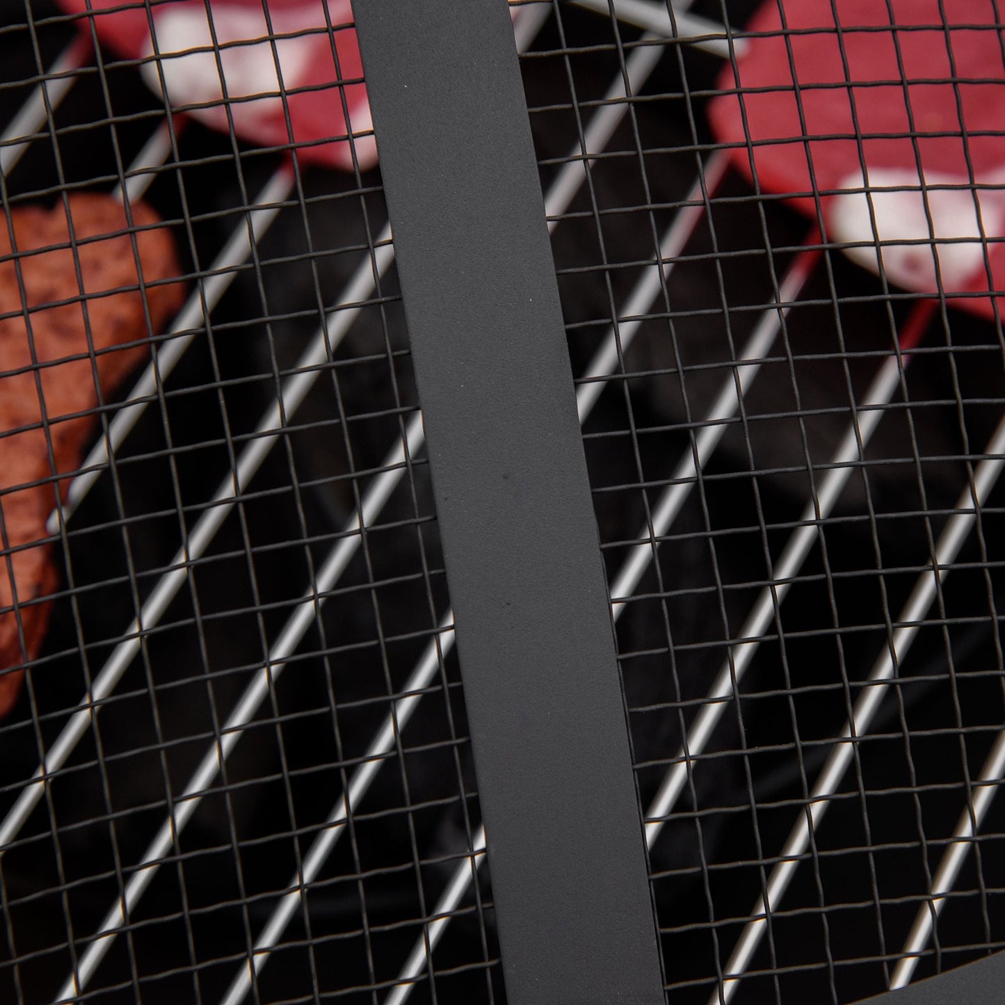 Outsunny Feuerschale mit Schürhaken Funkenschutz Feuerkorb Feuertisch rund Feuerstelle für Garten Camping BBQ Stahl Schwarz 81 x 81 x 50 cm