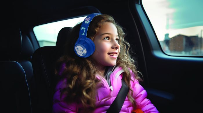 Foldable Bluetooth and wired light-up headphones with 3D design from the world of Stitch with volume limitation